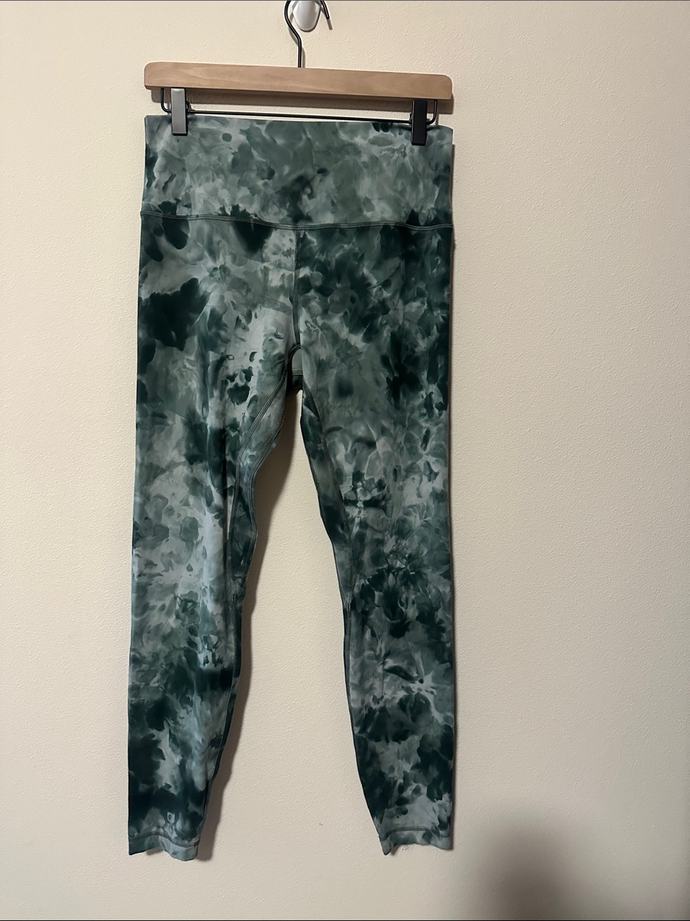 lululemon athletica Green Tie-Dye High-Rise Leggings - Picture 7 of 8